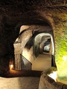 italy-orvieto-underground-350x466